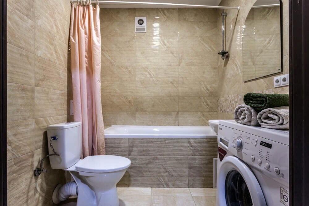 Viktoria Garden Apartment Lviv Exterior foto